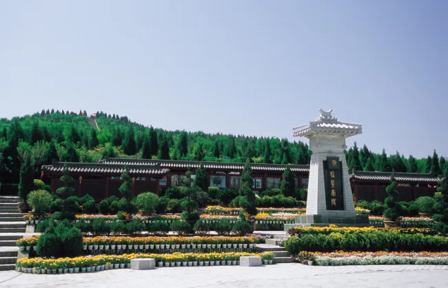 Mausoleum of Emperor Qinshihuang